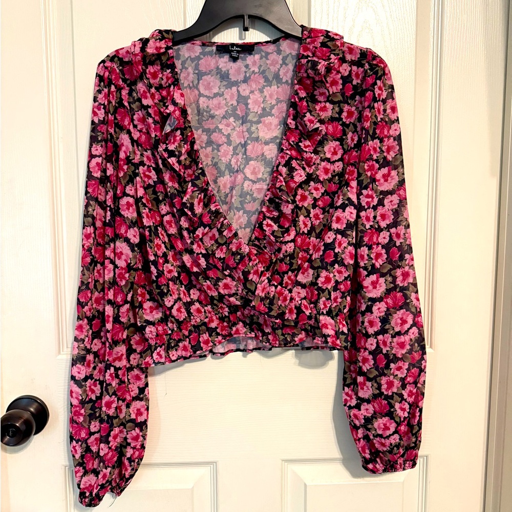 Lulu’s - Floral V-Neck Crop Top